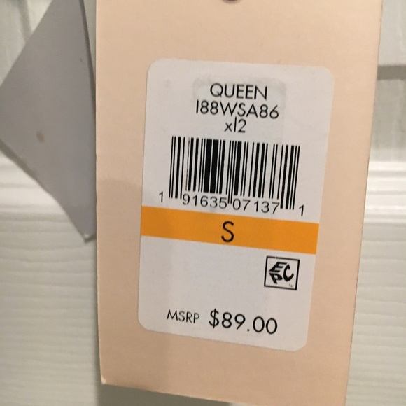 NWT high necked sleeved shawl. Multifunction. - Picture 4 of 6